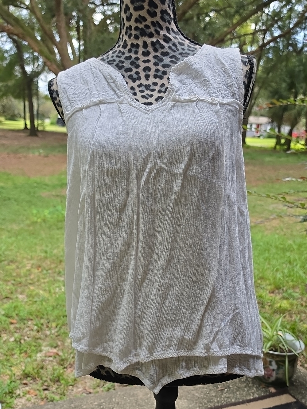 Democracy White Lace-Trim Lightweight Camisole